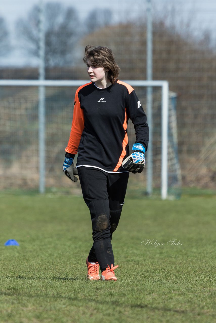 Bild 143 - C-Juniorinnen TSV Zarpen - TuS Tensfeld : Ergebnis: 2:1